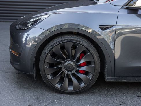 Used 2022 Tesla Model Y Performance image 11