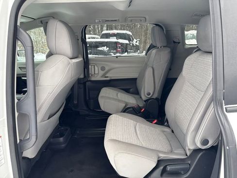 Used 2024 Toyota Sienna LE image 16
