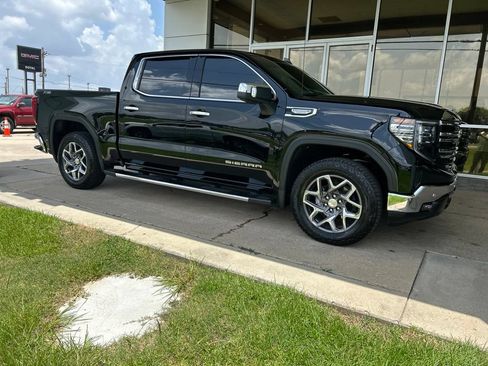 Used 2026 GMC Sierra 1500 SLT AWD/4WD image 2