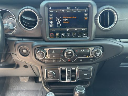 Used 2020 Jeep Gladiator Overland w/ Popular Equipment Package AWD/4WD image 12