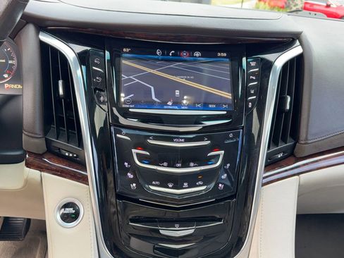 Used 2015 Cadillac Escalade Luxury image 21