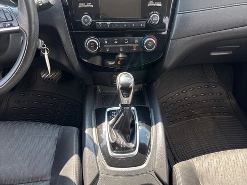Used 2017 Nissan Rogue S FWD image 16