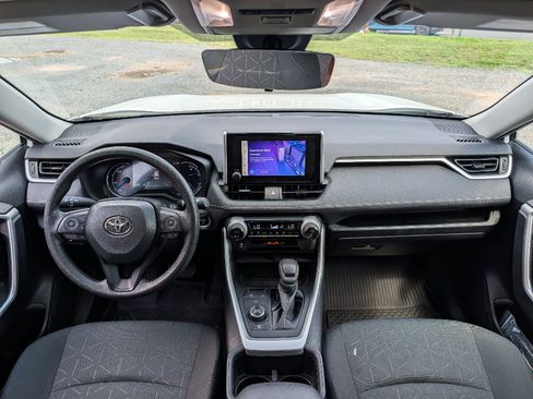 Used 2023 Toyota RAV4 XLE AWD/4WD image 29