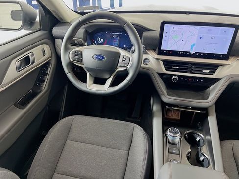 Used 2025 Ford Explorer Active image 27