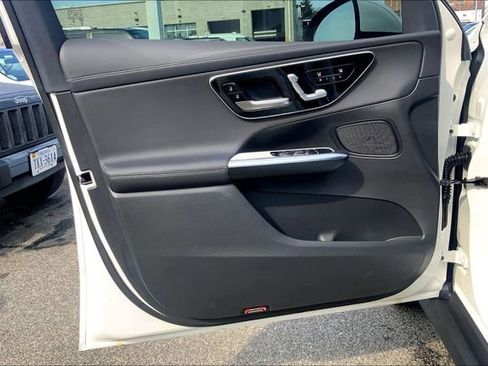 Used 2025 Mercedes-Benz GLC 300 4MATIC image 18