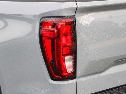 Used 2024 GMC Sierra 1500 Elevation image 11