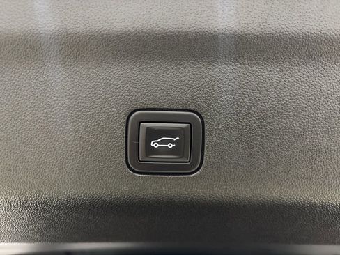 Used 2023 Chevrolet Tahoe Premier AWD/4WD image 35