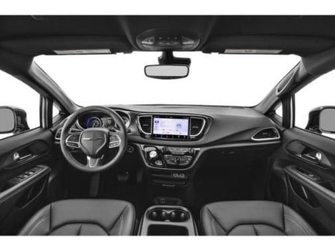 Used 2025 Chrysler Voyager LX FWD image 7
