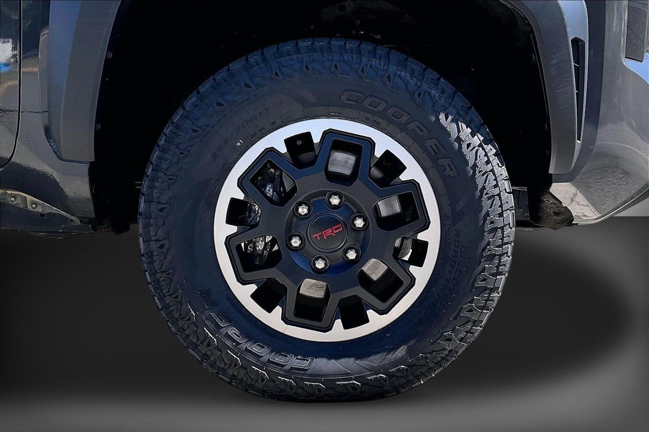 Used 2025 Toyota Tacoma TRD Off-Road AWD/4WD image 35