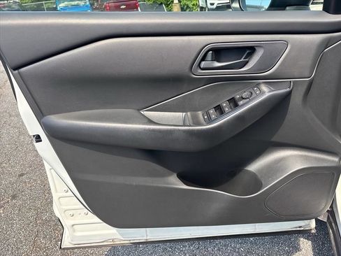 Used 2024 Nissan Rogue S AWD/4WD image 9