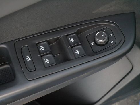 Certified 2025 Volkswagen Taos SE AWD/4WD image 19