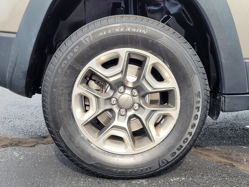 Used 2019 Jeep Cherokee Trailhawk w/ Cold Weather Group AWD/4WD image 11