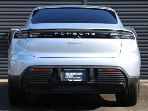Used 2024 Porsche Macan 4 Electric image 7