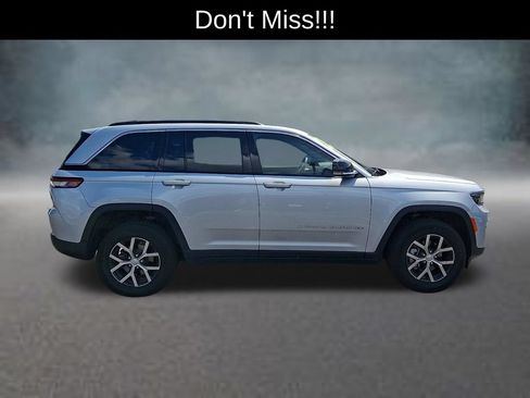 Used 2025 Jeep Grand Cherokee Limited w/ Luxury Tech Group II AWD/4WD image 5