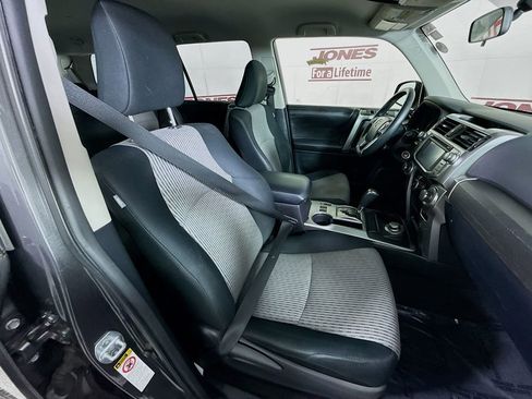 Used 2015 Toyota 4Runner SR5 AWD/4WD image 31