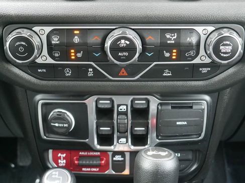 Used 2024 Jeep Wrangler Willys image 19