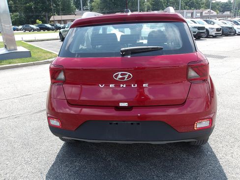 Certified 2025 Hyundai Venue Limited FWD image 6