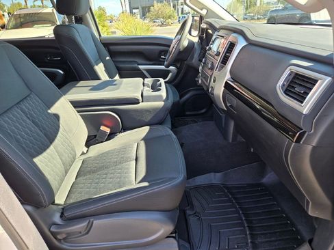 Used 2017 Nissan Titan SV AWD/4WD image 17
