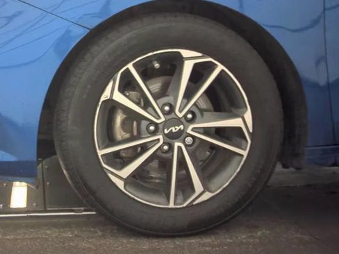 Used 2022 Kia Forte LXS FWD image 11