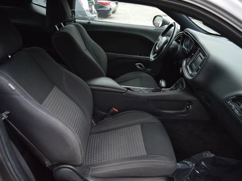 Used 2015 Dodge Challenger SXT image 16