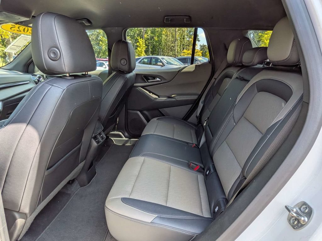 Used 2025 Chevrolet Equinox LT FWD image 15