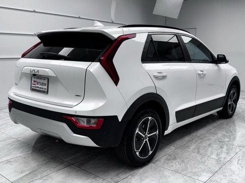 Used 2023 Kia Niro EX image 7