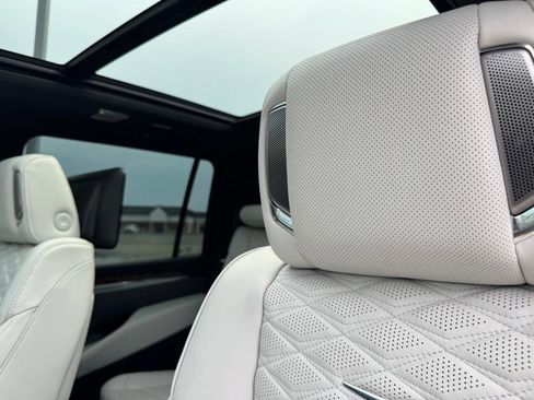 Certified 2025 Cadillac Escalade ESV Sport Platinum w/ LPO, ONYX Package AWD/4WD image 26