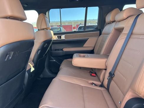 Used 2025 Hyundai Santa Fe Limited image 25