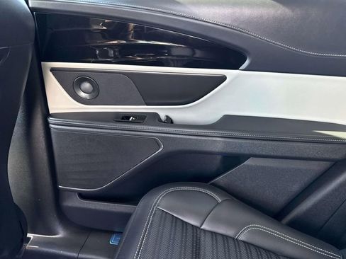 Used 2024 Lincoln Nautilus Reserve w/ Equipment Group 202A image 11