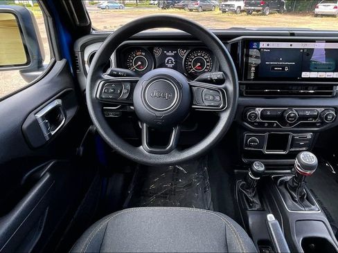 Used 2024 Jeep Wrangler Sport AWD/4WD image 7