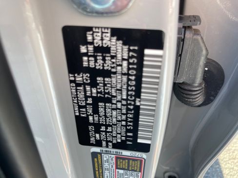 Used 2025 Kia Sorento S w/ Panoramic Sunroof Package image 11