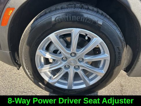 Used 2023 Cadillac XT4 Luxury w/ Cold Weather Package FWD image 19