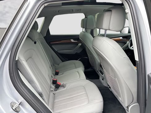 Used 2022 Audi Q5 2.0T Premium w/ Convenience Package image 30