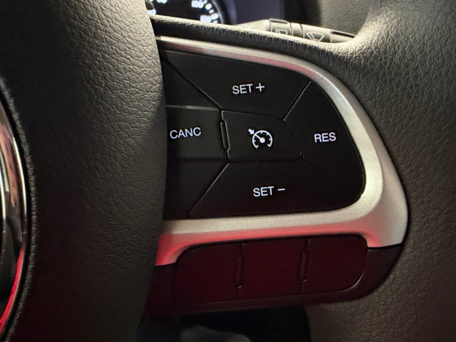 Used 2023 Jeep Renegade Latitude AWD/4WD image 38