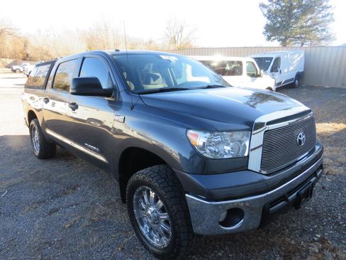 Used 2012 Toyota Tundra 4x4 CrewMax w/ Tow Pkg image 3