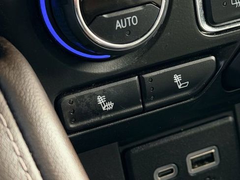 Used 2024 Chevrolet Suburban LT image 19