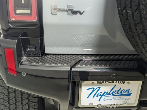 Used 2024 GMC Hummer EV 3X w/ LPO, Illumination Package image 9