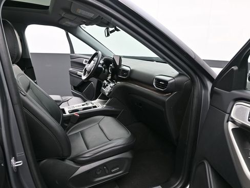 Used 2022 Ford Explorer Limited w/ Limited Technology Package image 36