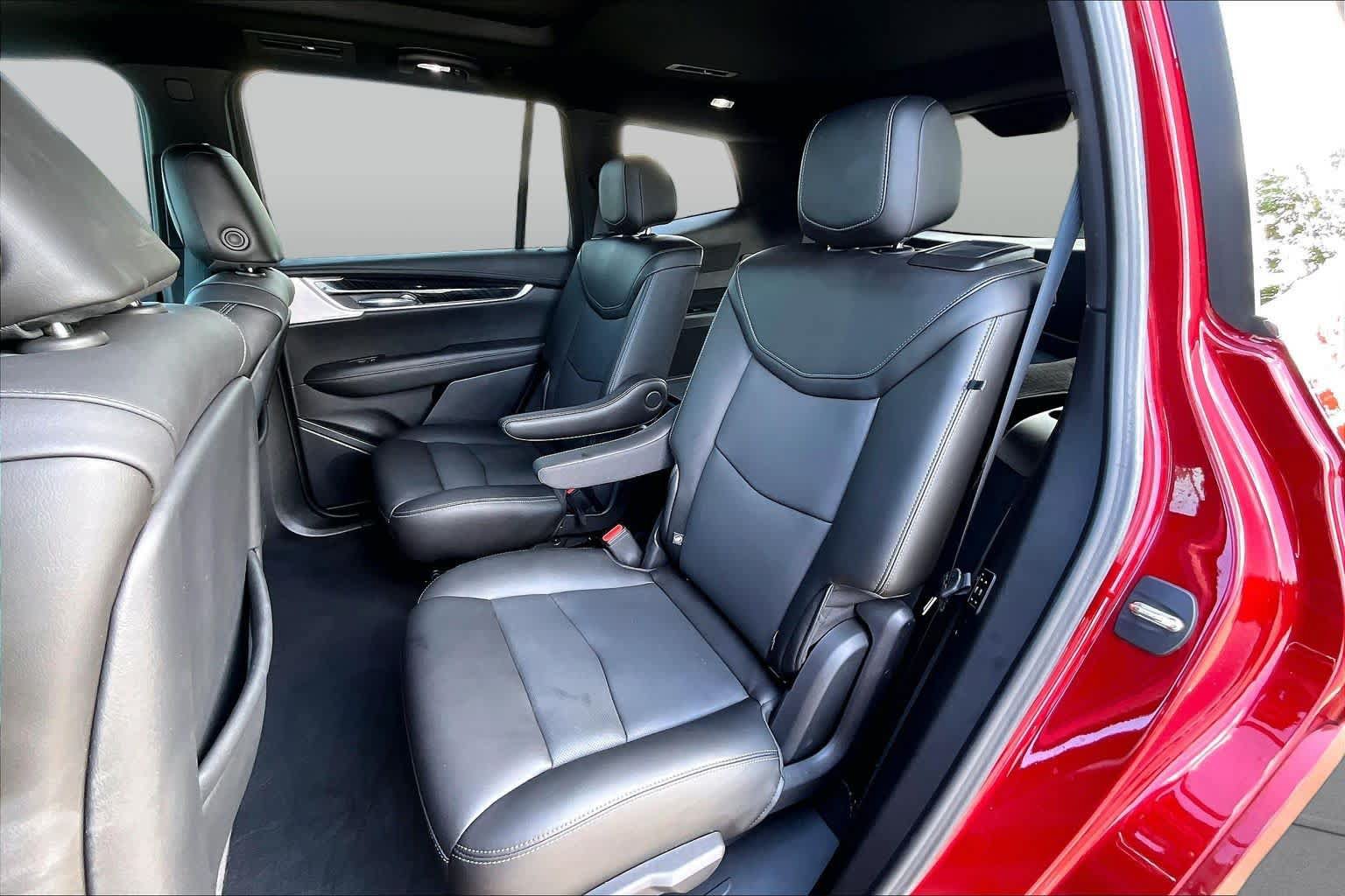 Used 2023 Cadillac XT6 Premium Luxury w/ Technology Package FWD image 21