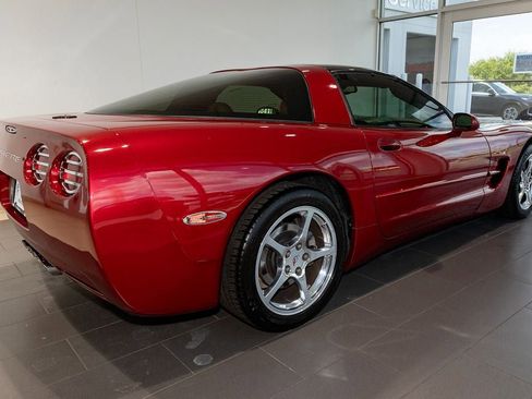 Used 2004 Chevrolet Corvette Coupe w/ Roof Package RWD image 17