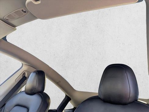 Used 2021 Tesla Model Y Long Range image 14