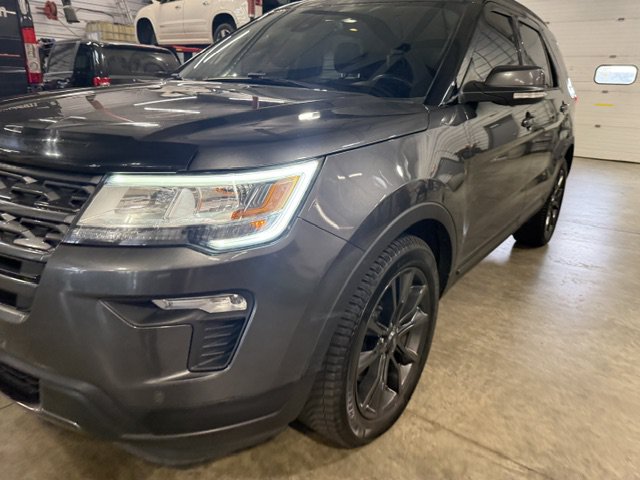 Used 2018 Ford Explorer XLT w/ XLT Appearance Package AWD/4WD image 38