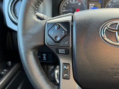 Used 2022 Toyota Tacoma TRD Off-Road w/ TRD Premium Off Road Package image 19