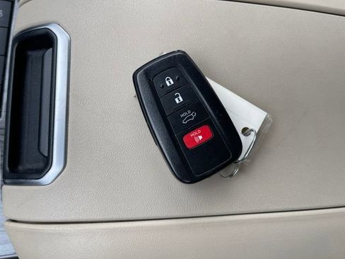 Used 2021 Toyota Highlander Limited image 38