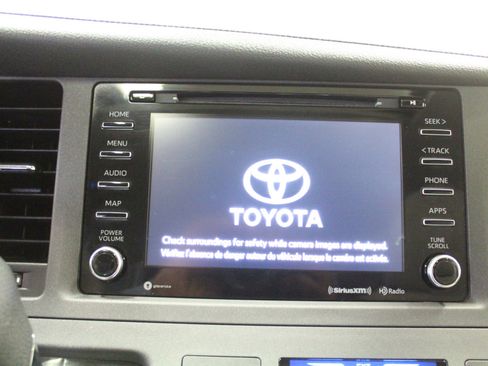 Used 2019 Toyota Sienna XLE image 15