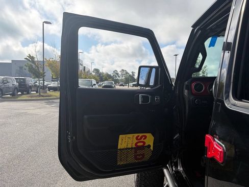 Used 2021 Jeep Gladiator Rubicon w/ Safety Group AWD/4WD image 17