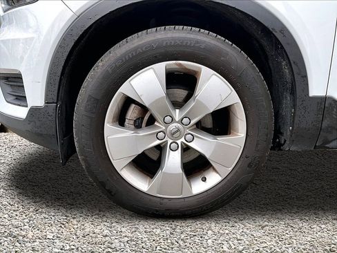 Used 2020 Volvo XC40 T5 Momentum image 8
