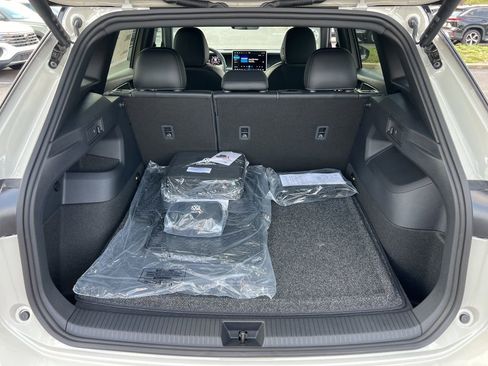 New 2026 Volkswagen Tiguan SE R-Line image 13