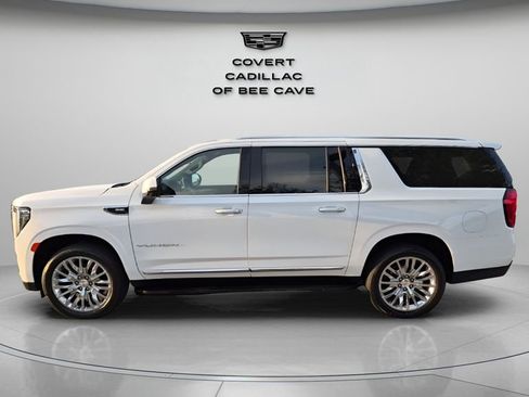 Used 2023 GMC Yukon XL SLT w/ SLT Premium Package image 5
