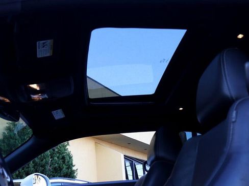 Used 2011 Dodge Challenger SE image 31